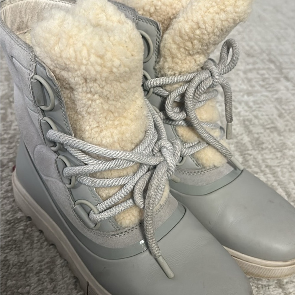 Sorel Women's Light Gray Winter Boots